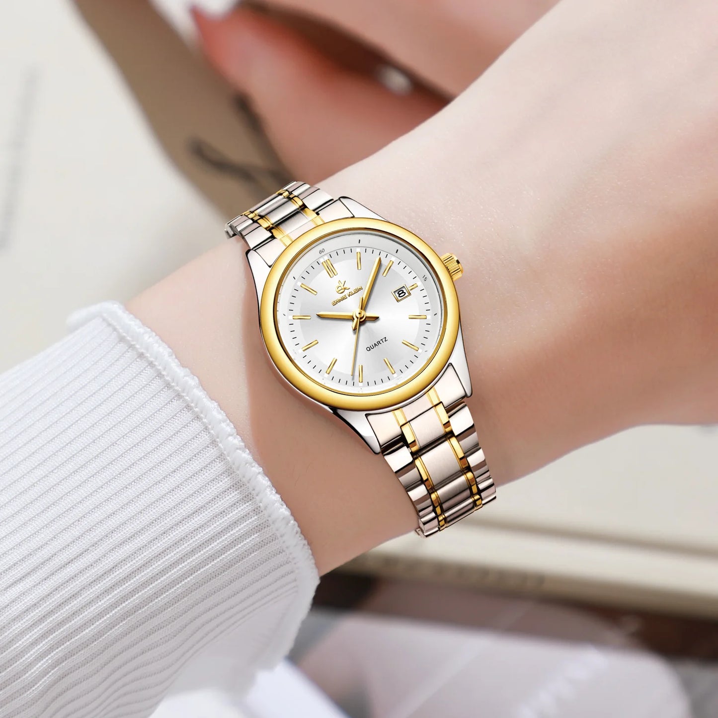 montre dorée de luxe pour femme